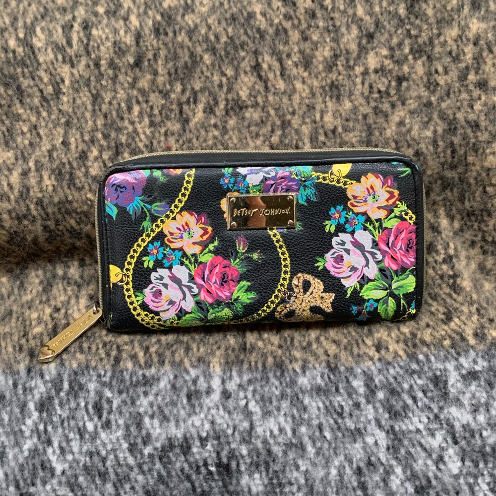 BETSEY JOHNSON ✨ 🎀 Accordion Wallet